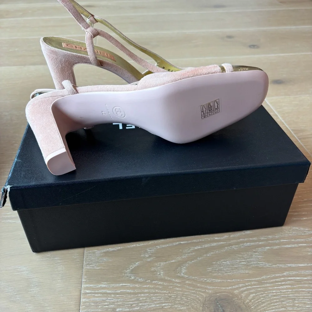 Chanel Pink Beiege and Gold Heels Elegant Design 42 - Picture 4 of 4